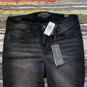 NWT!! Torrid High-Rise Curvy Stretch Skinny Jeans Faded Black Wash - 12XS